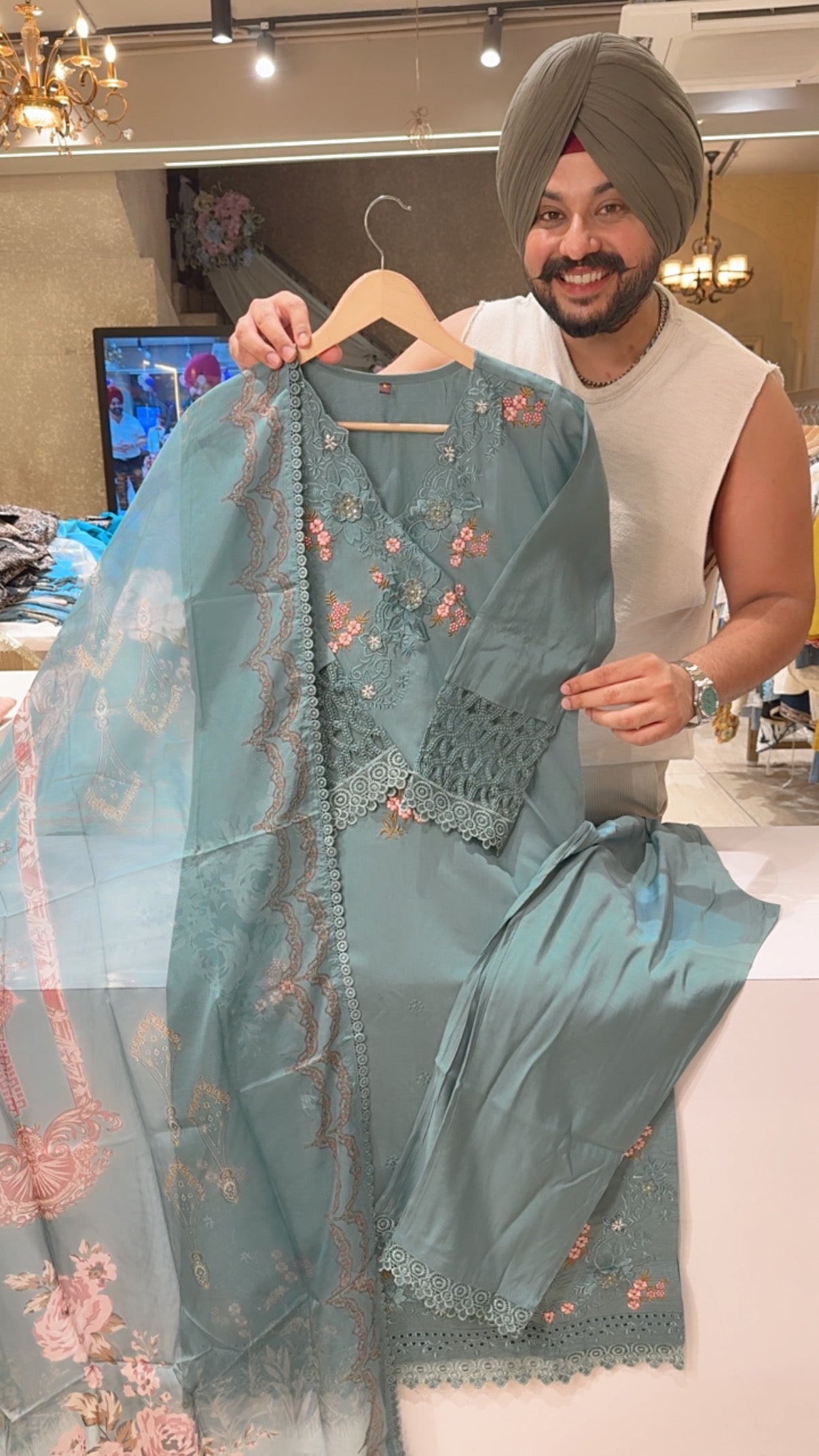 Roman Silk Embroidered Pakistani Suit With Beautiful Organza Duppata