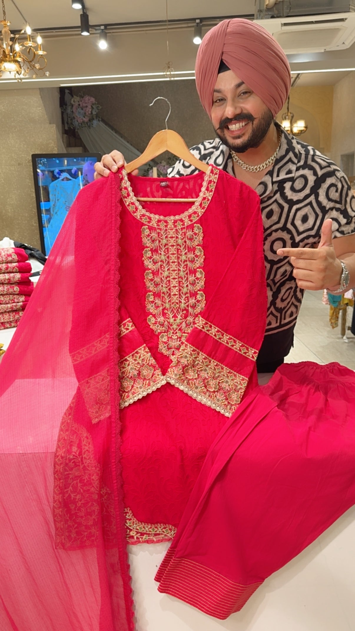 Rani pink Jaquard Cotton Beautiful Embroidered Farshi Salwar Suit with Kota Doria Duppata
